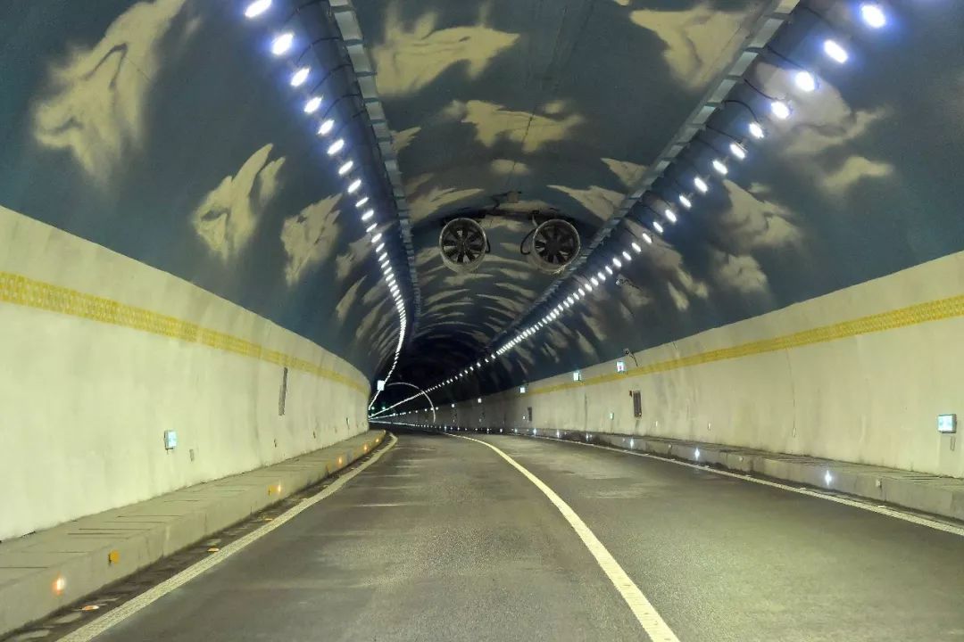 Another high-altitude tunnel opened to traffic, and the 318 scenery we are familiar with is disappearing?