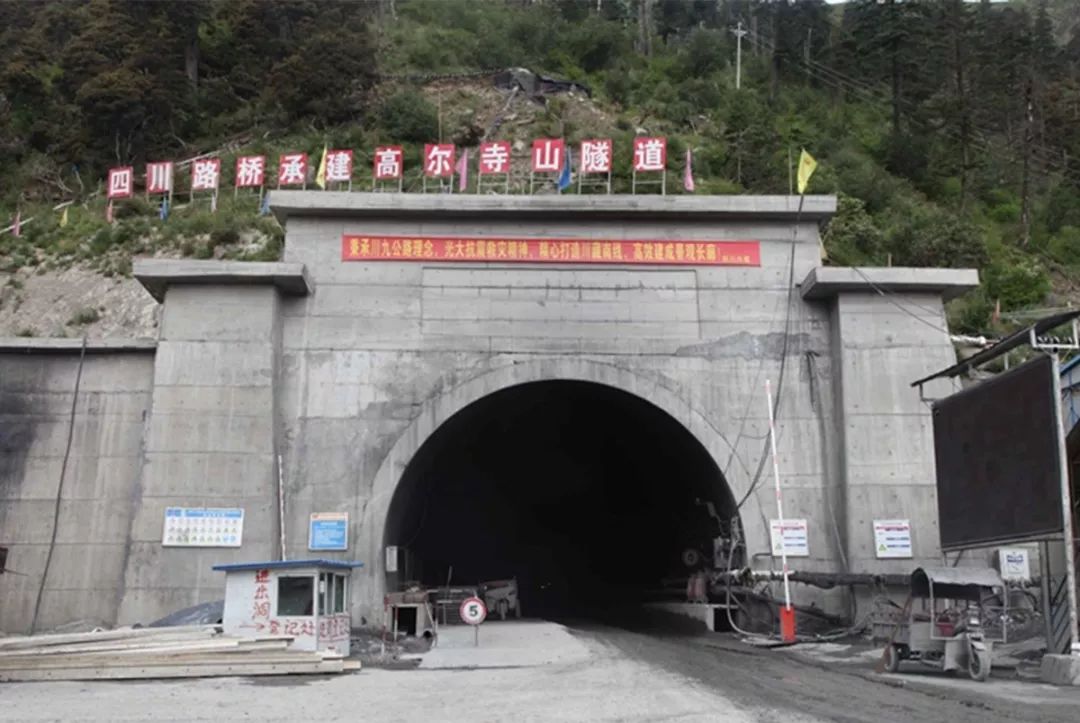 Another high-altitude tunnel opened to traffic, and the 318 scenery we are familiar with is disappearing?