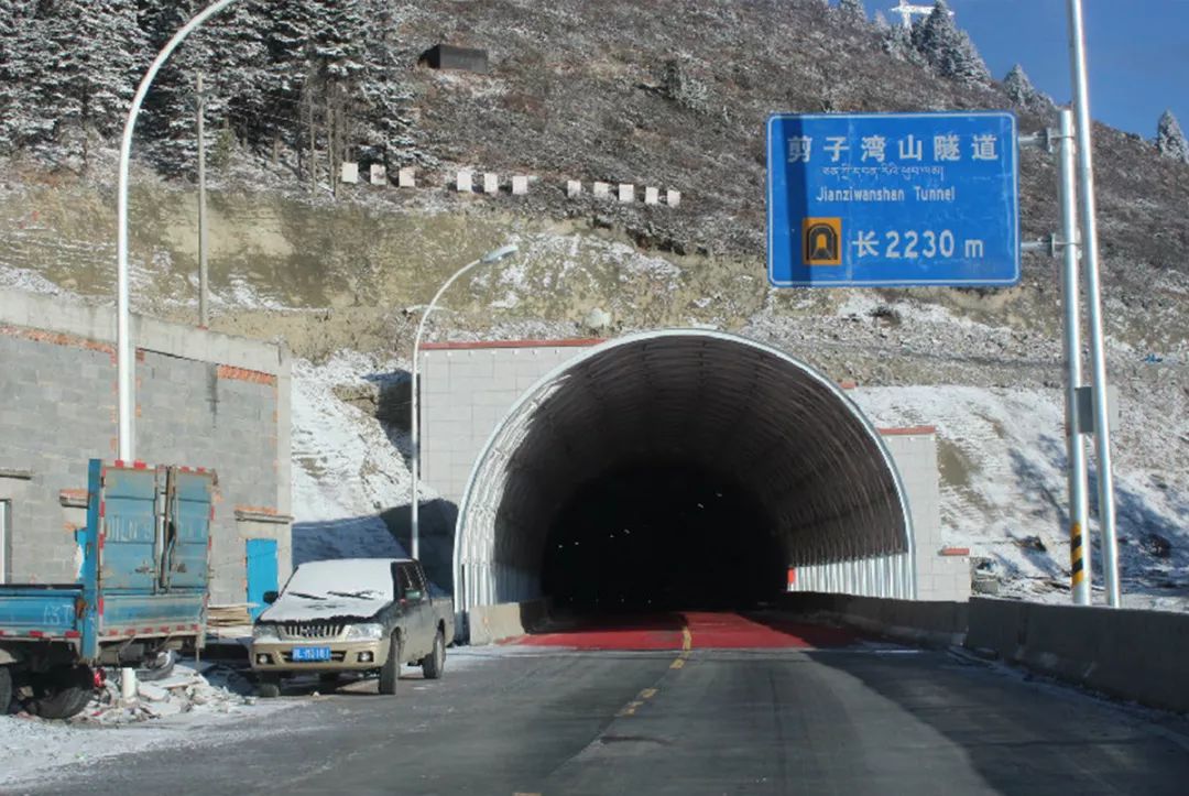 Another high-altitude tunnel opened to traffic, and the 318 scenery we are familiar with is disappearing?