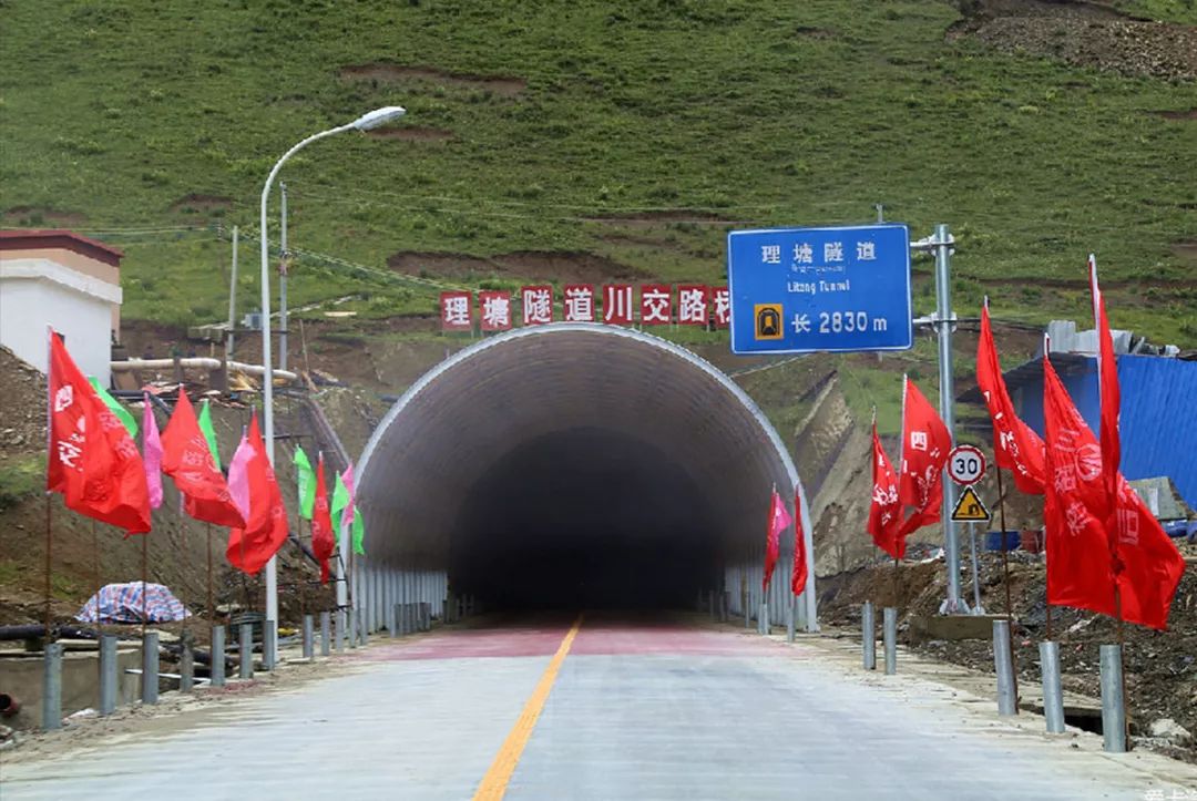 Another high-altitude tunnel opened to traffic, and the 318 scenery we are familiar with is disappearing?