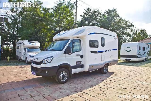 Domestic chassis + imported small-roof RV, two big beds inside are suitable for 4 people to travel!