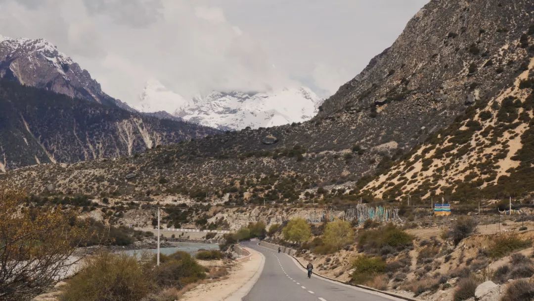 The most beautiful self-driving road in history, connecting Xinzang + Yunnan Tibet, every frame is a blockbuster