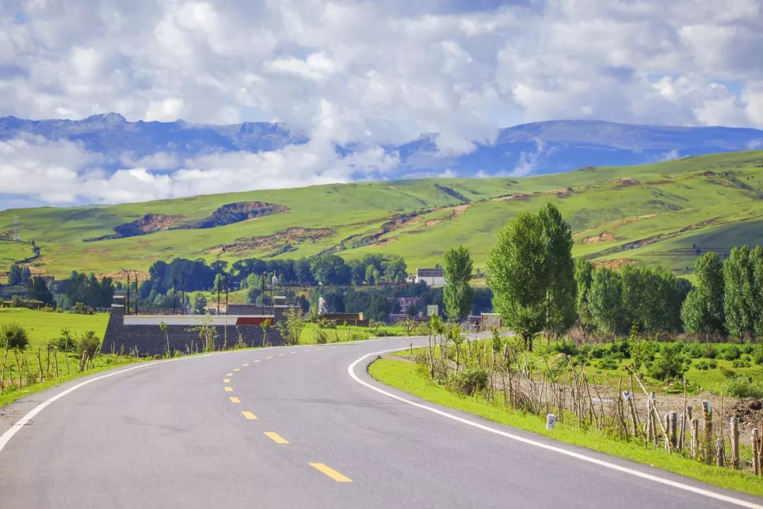 The most beautiful self-driving road in history, connecting Xinzang + Yunnan Tibet, every frame is a blockbuster