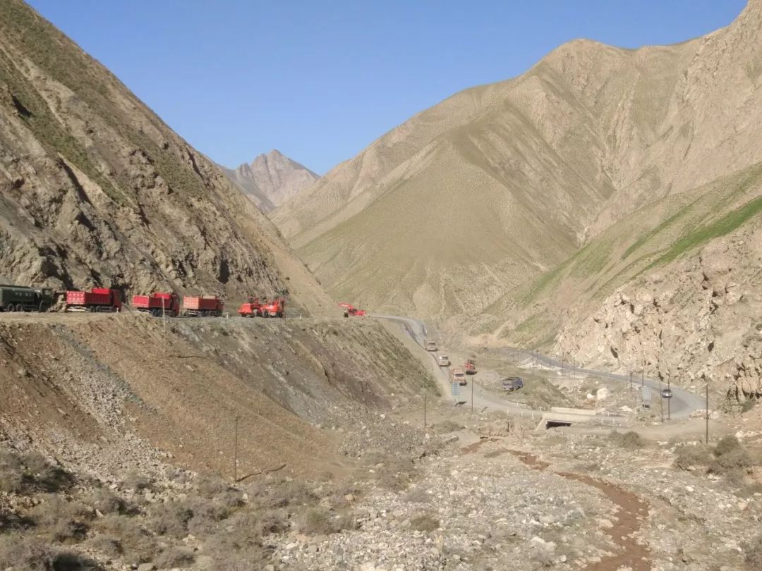 The most beautiful self-driving road in history, connecting Xinzang + Yunnan Tibet, every frame is a blockbuster