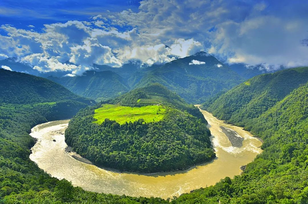 The most beautiful self-driving road in history, connecting Xinzang + Yunnan Tibet, every frame is a blockbuster