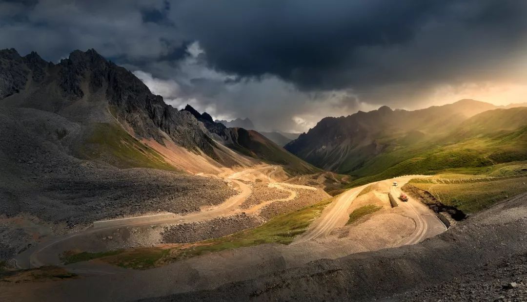 The most beautiful self-driving road in history, connecting Xinzang + Yunnan Tibet, every frame is a blockbuster