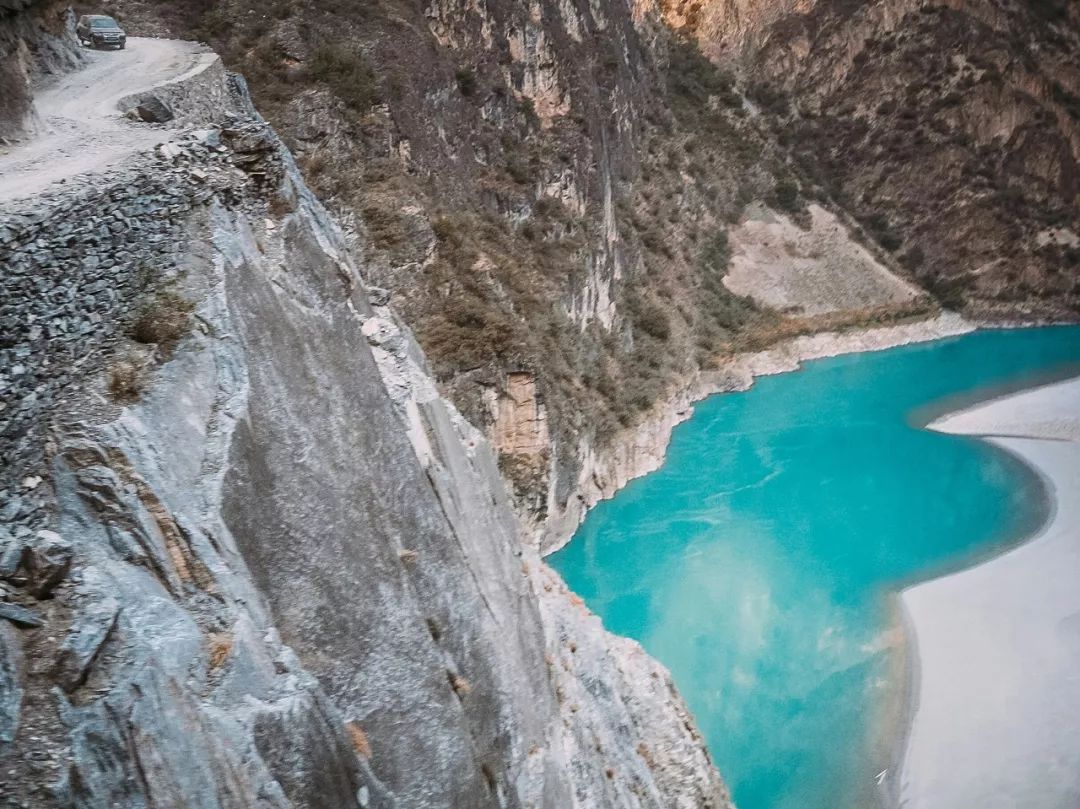 The most beautiful self-driving road in history, connecting Xinzang + Yunnan Tibet, every frame is a blockbuster