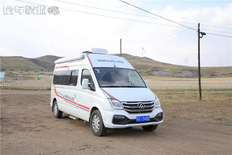 thrilling! The female driver was driving alone in a prairie caravan, but something happened on the first day, and she wanted to cry but had no tears