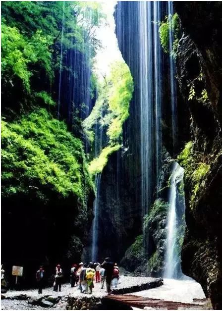 Jiuzhaigou on the left hand, heaven on the right hand, it is the last absolute secret place in China, fortunately it is not popular!