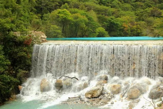 Jiuzhaigou on the left hand, heaven on the right hand, it is the last absolute secret place in China, fortunately it is not popular!