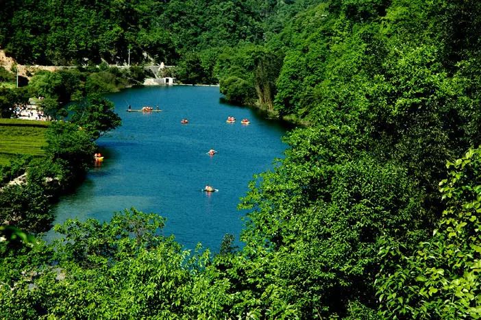 Jiuzhaigou on the left hand, heaven on the right hand, it is the last absolute secret place in China, fortunately it is not popular!