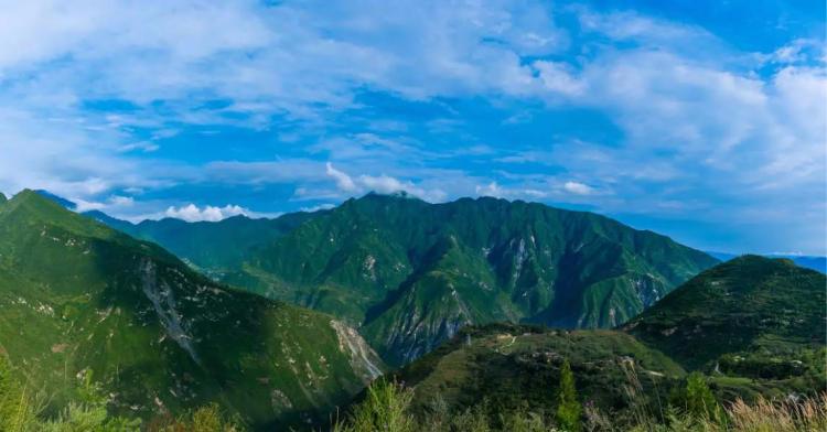 Jiuzhaigou on the left hand, heaven on the right hand, it is the last absolute secret place in China, fortunately it is not popular!