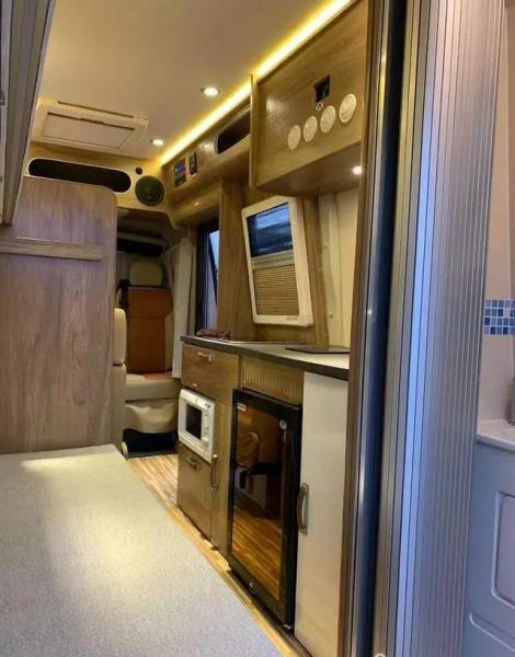 238,000, two layouts, SAIC MAXUS B-type RV suitable for retired couples traveling