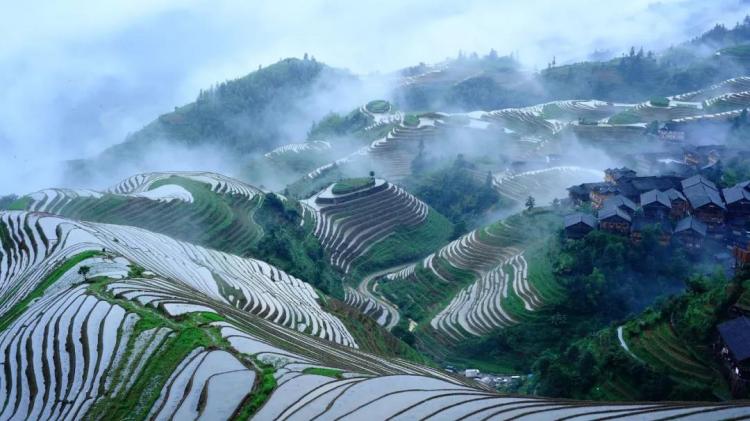 Ecology, tourism, and poverty alleviation How does Guilin Longsheng Autonomous County play three cards?