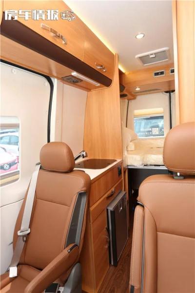 The budget is more than 300,000 yuan, built by the main engine factory, with high safety and guaranteed after-sales. This RV is complete