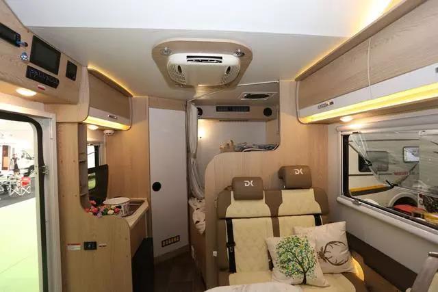 American body 6-seater 6-bedroom Iveco chassis Ursa Major RV