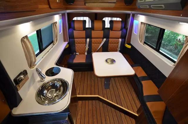 The raised roof of this B-type motorhome is different, but the space is indeed spacious