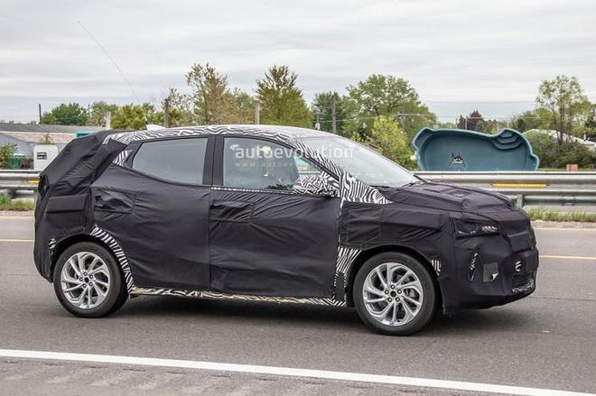 Chevrolet Bolt EUV spy photos exposure positioning pure electric crossover SUV