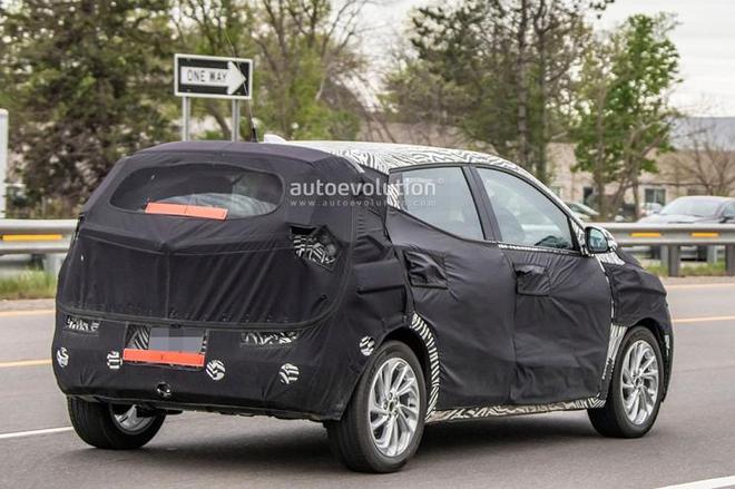 Chevrolet Bolt EUV spy photos exposure positioning pure electric crossover SUV