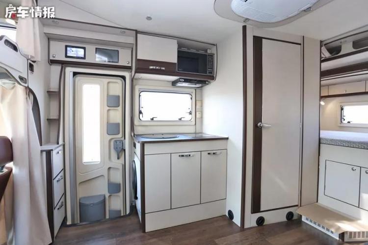 Double expansion and large space 4-way monitoring system + imported 8AT, female car friend: this RV is very safe