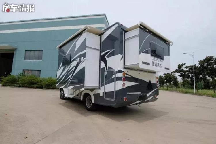 Iveco's double-expanded caravan can accommodate 5 people without crowding, the bathroom is very spacious, and the independent shower is very convenient!