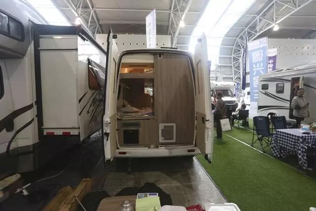5-seater, 3-bedroom, B-type RV with bunk beds at the rear, SAIC MAXUS V80 chassis