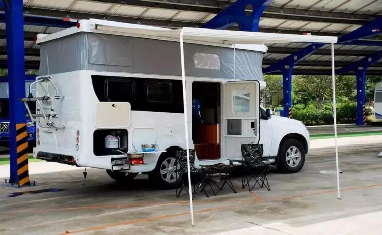This pickup truck RV can enter the basement and go off-road.