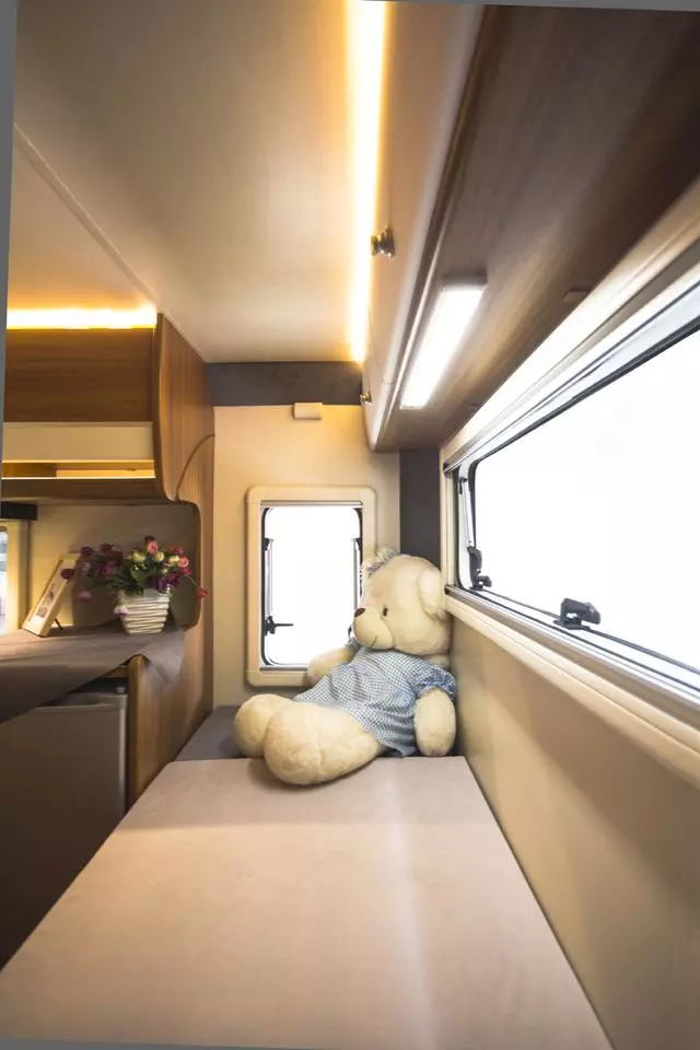 Traveling by car with the elderly or children, this RV is very practical and cost-effective