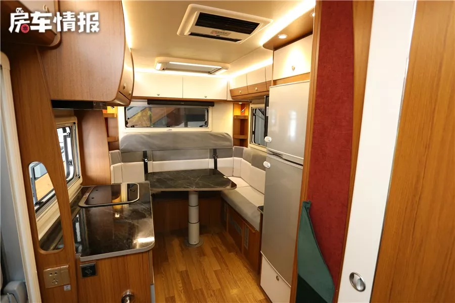 More than 200,000 yuan can also buy a RV, with a luxurious design and unique reception space, and diesel four-wheel drive can also go off-road!