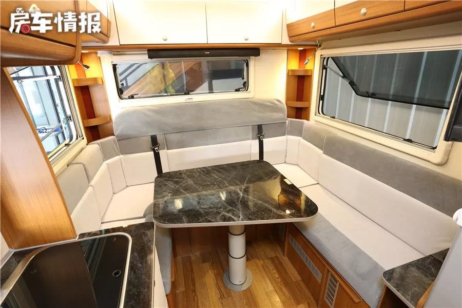 More than 200,000 yuan can also buy a RV, with a luxurious design and unique reception space, and diesel four-wheel drive can also go off-road!