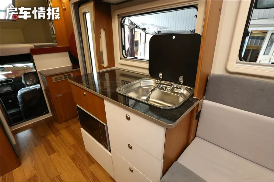 More than 200,000 yuan can also buy a RV, with a luxurious design and unique reception space, and diesel four-wheel drive can also go off-road!