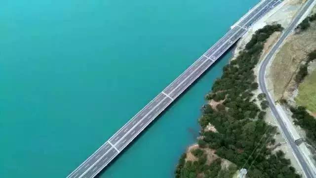 Do you know the free toll and the most beautiful expressway in history?
