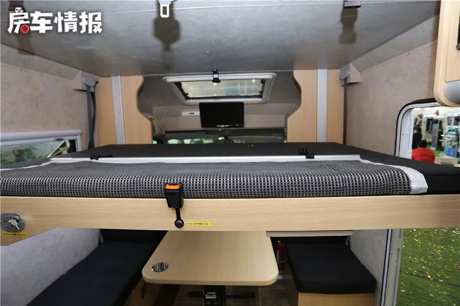 A small forehead can also be filled with rich configurations! This RV is flexible in operation and can accommodate 6 people with bunk beds