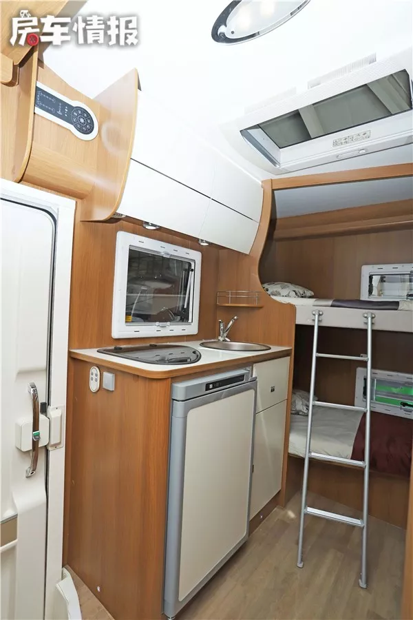 C-type caravan imported from Italy, with high-end materials and solid workmanship, suitable for a quality life of four
