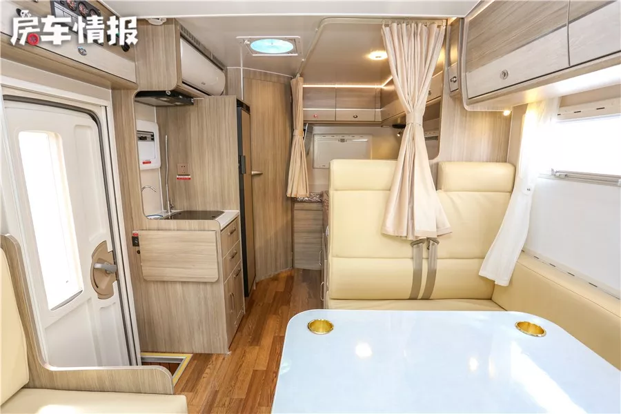 This Iveco RV can accommodate 5 people, with rich configurations and can be driven without additional C2