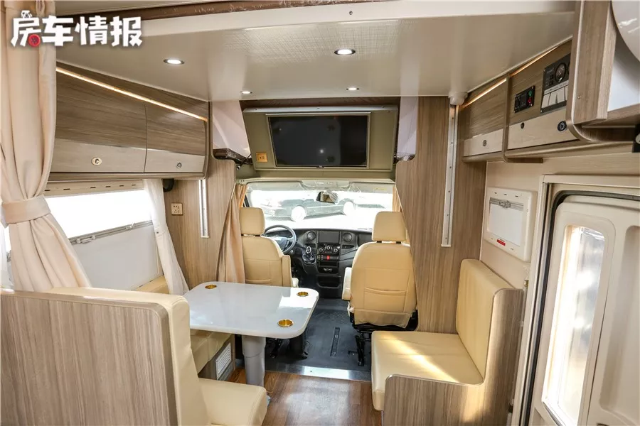 This Iveco RV can accommodate 5 people, with rich configurations and can be driven without additional C2