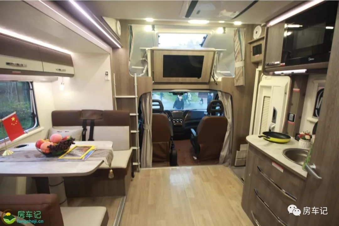 River RV imported from Iveco, 8AT automatic transmission, excellent configuration and workmanship!