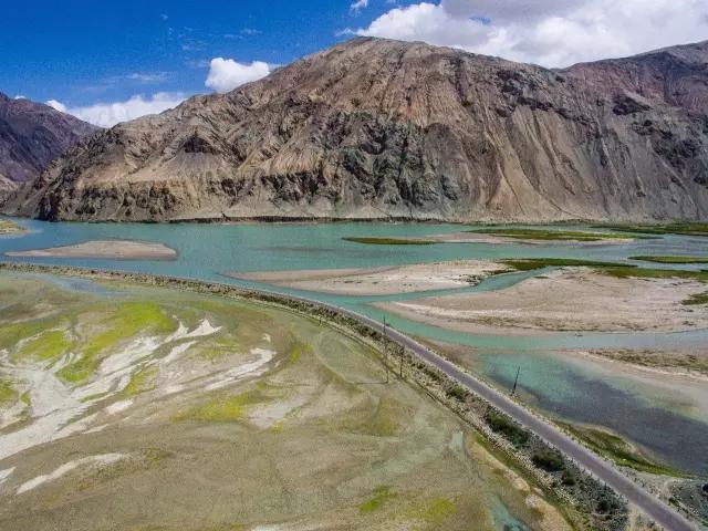 Southern Xinjiang | Distant mountains on the roof of the world