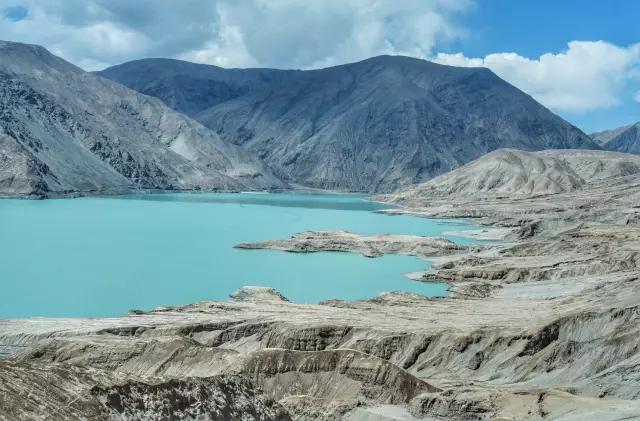 Southern Xinjiang | Distant mountains on the roof of the world