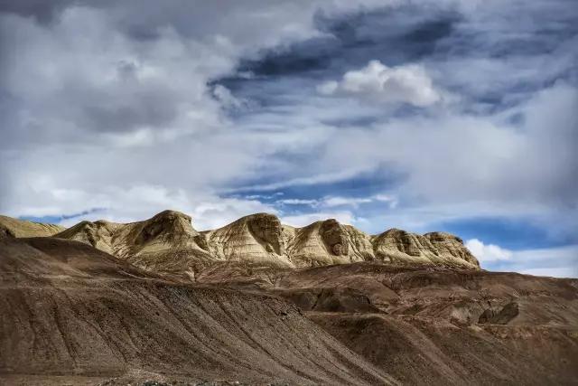 Southern Xinjiang | Distant mountains on the roof of the world