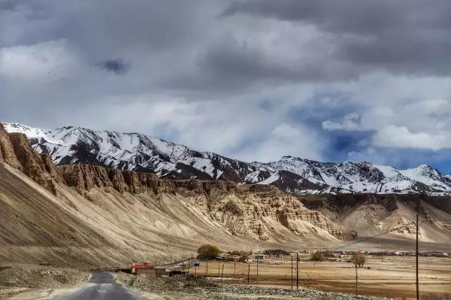 Southern Xinjiang | Distant mountains on the roof of the world