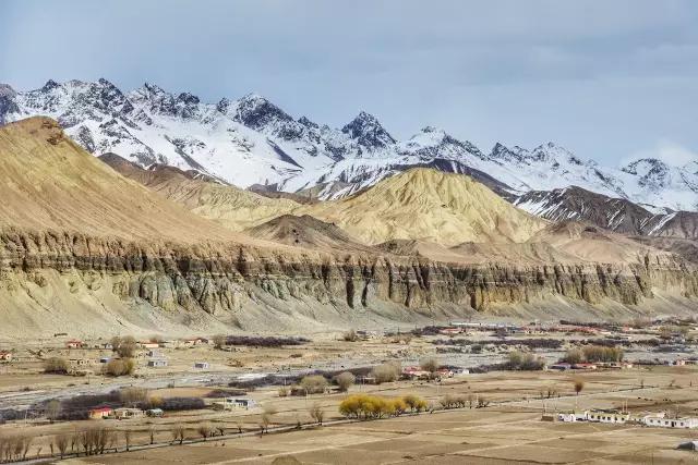 Southern Xinjiang | Distant mountains on the roof of the world