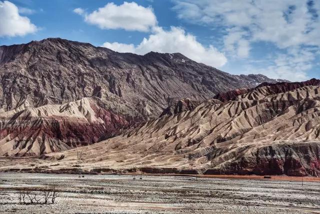 Southern Xinjiang | Distant mountains on the roof of the world