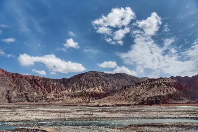 Southern Xinjiang | Distant mountains on the roof of the world