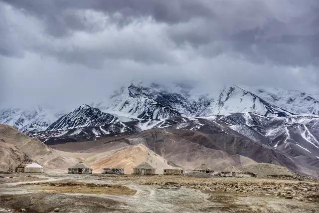 Southern Xinjiang | Distant mountains on the roof of the world