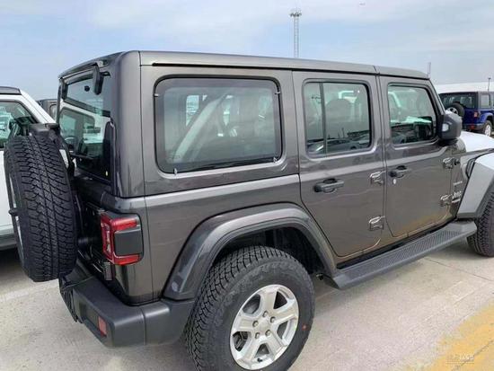 A total of 88 limited Jeep Wrangler Dazzling Edition appeared in China