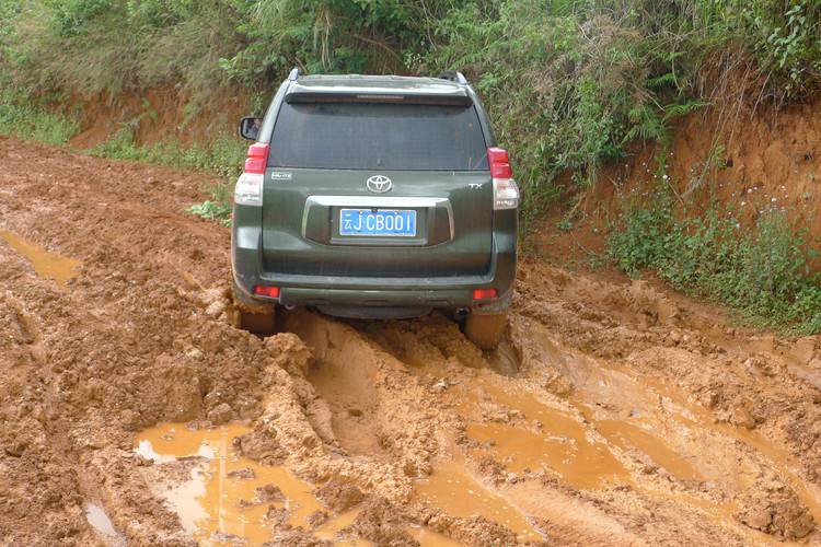 Timely four-wheel drive, why only one situation works?