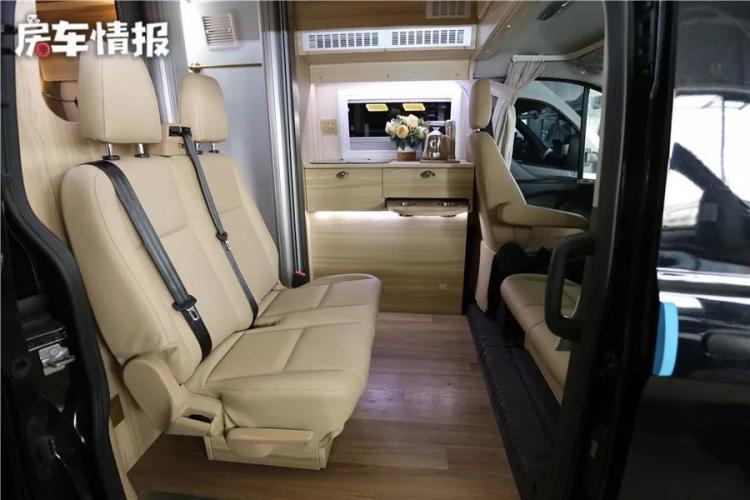 Ford's new Transit chassis RV starts at 228,000 yuan, and the roof tent is a bit strange. Why?