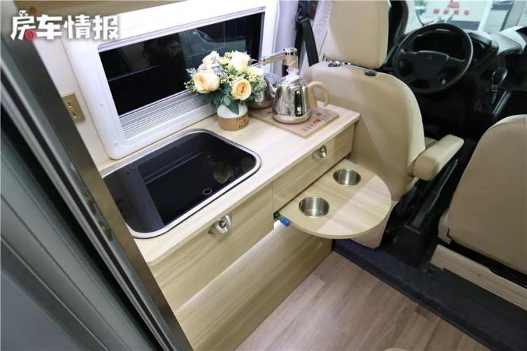 Ford's new Transit chassis RV starts at 228,000 yuan, and the roof tent is a bit strange. Why?