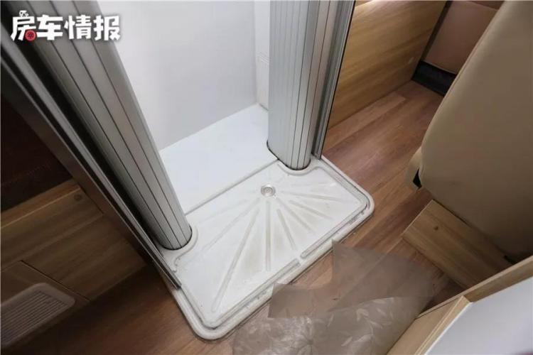 Ford's new Transit chassis RV starts at 228,000 yuan, and the roof tent is a bit strange. Why?